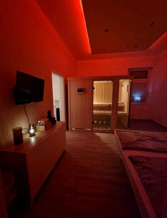 Mit Whirlpool, Wasserbett & Sauna *